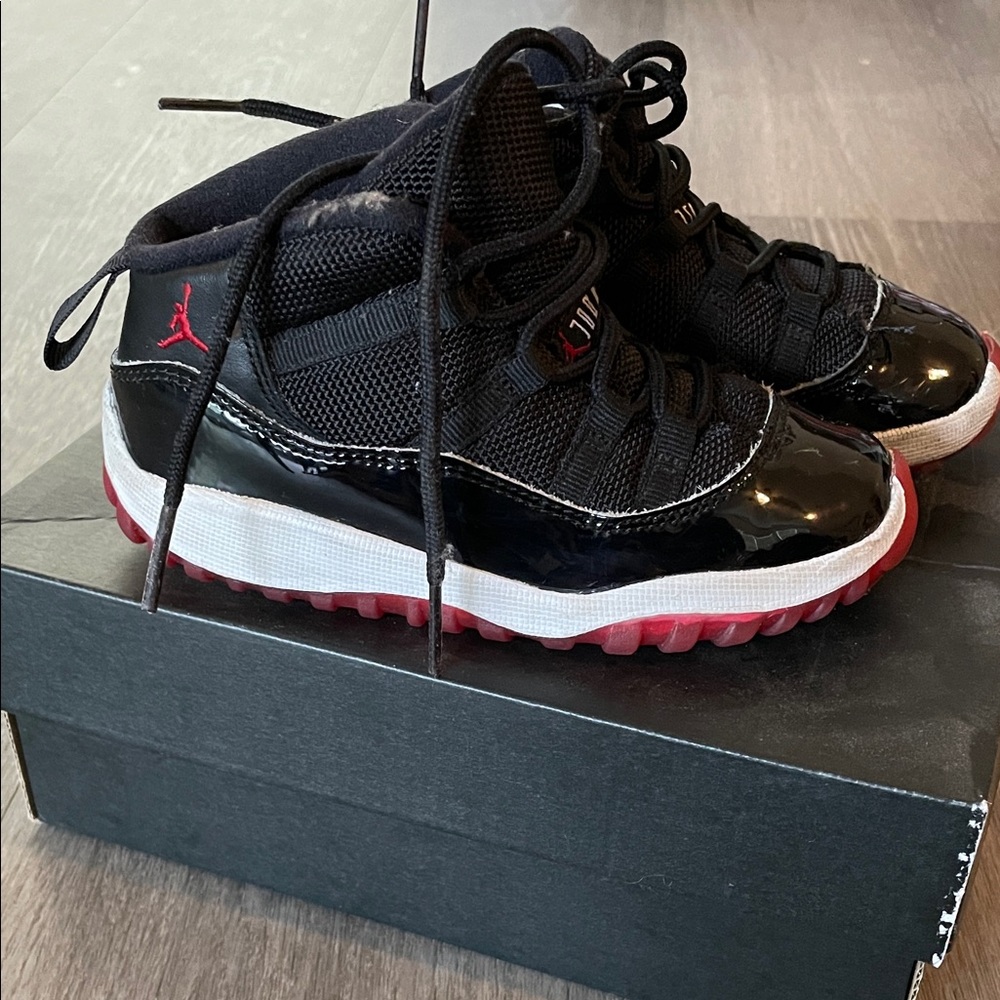 Jordan retro bred 11 toddler 9c